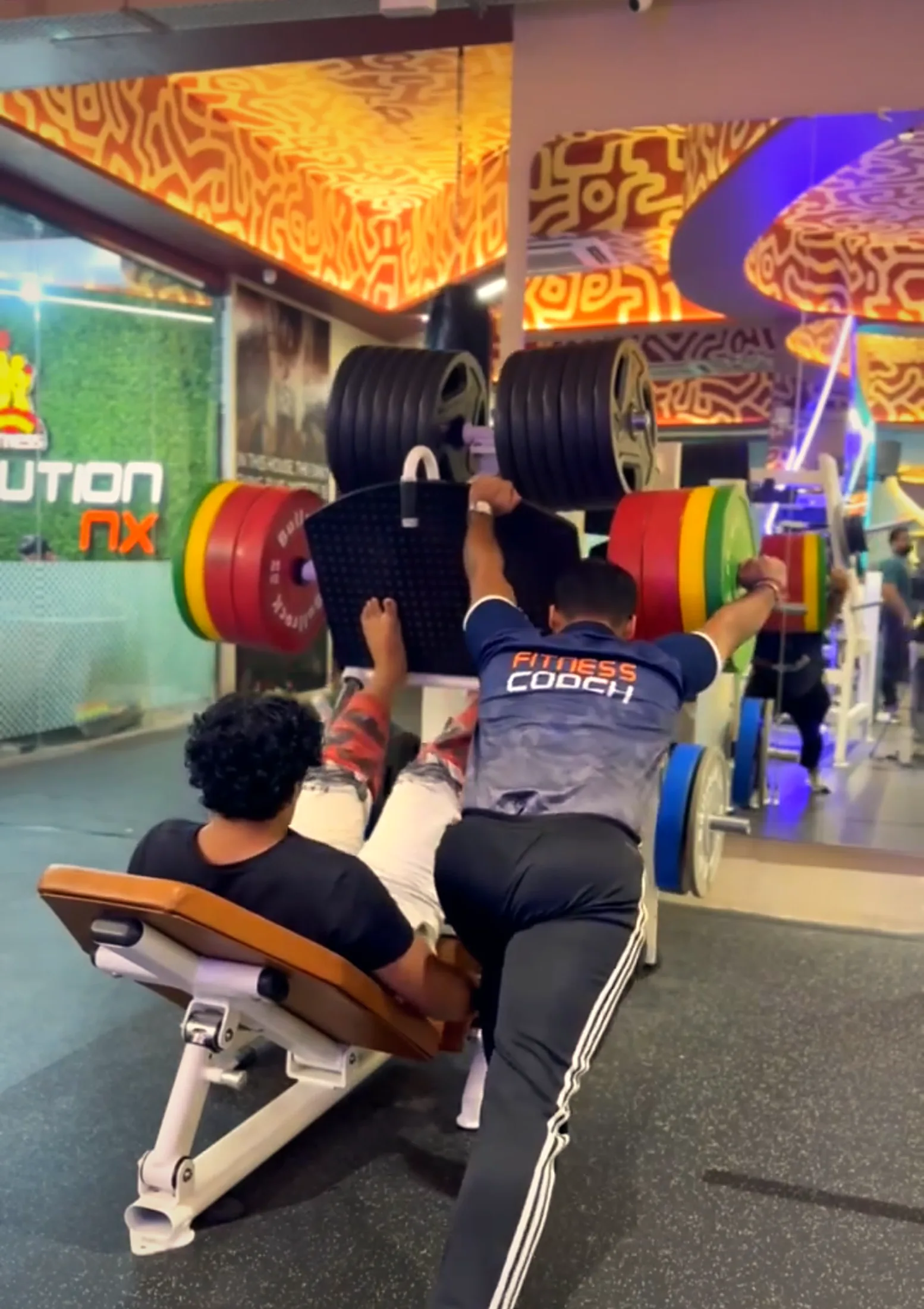 Leg press: 465 kg × 5