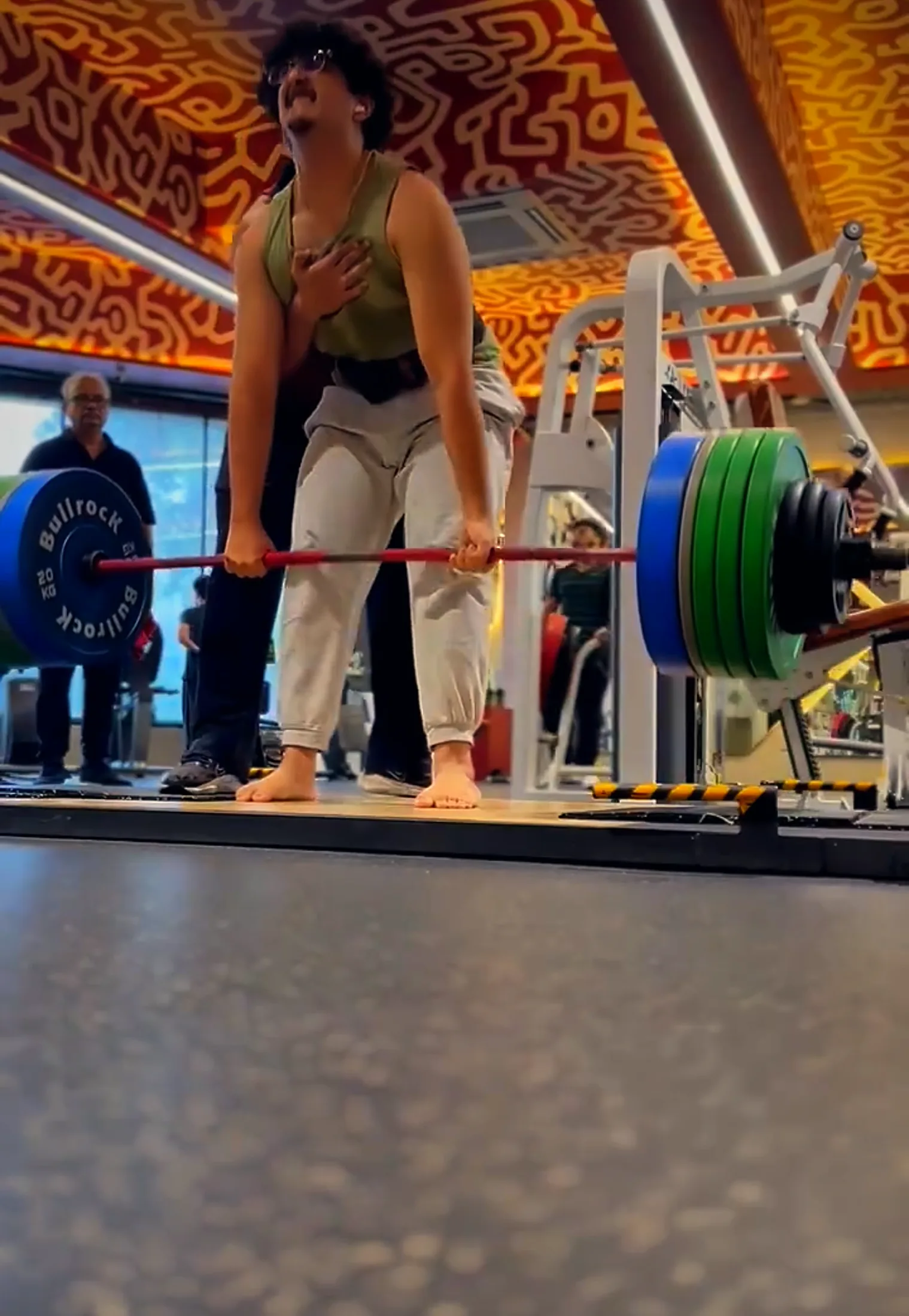 Deadlifting 155 kg